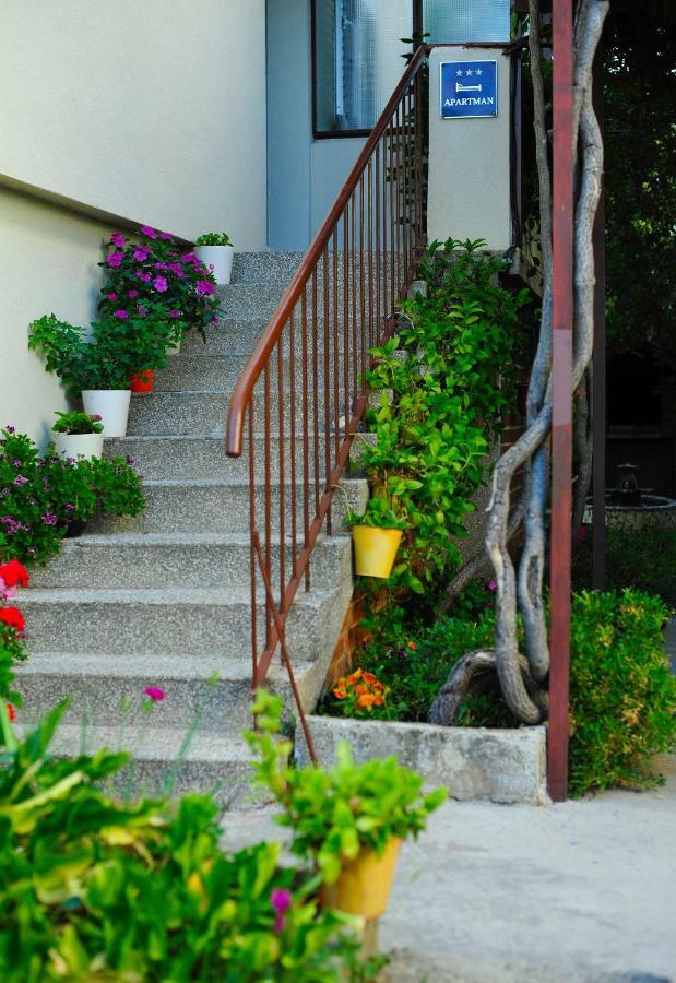 Green Garden Apartman *
